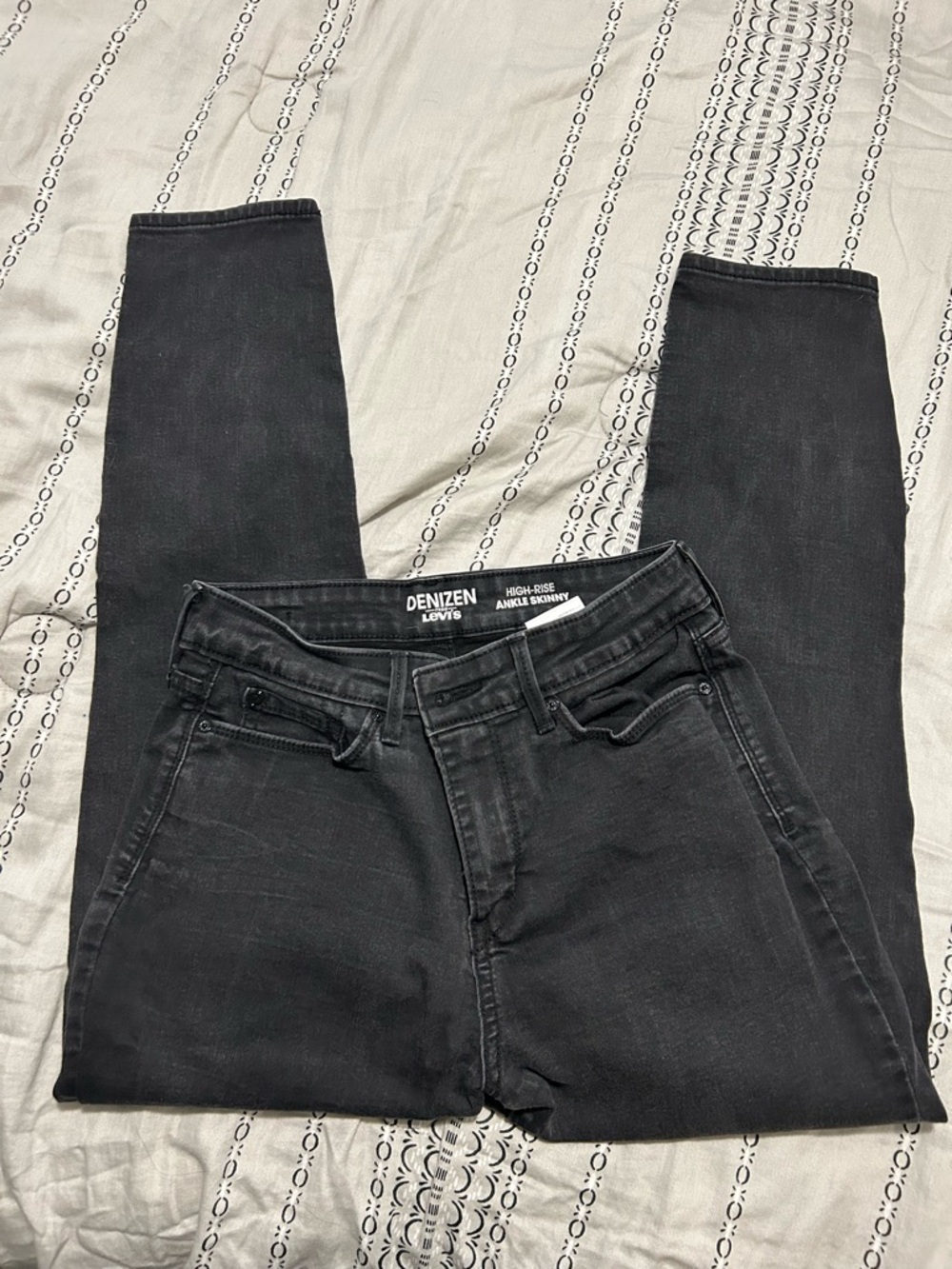 Levi's Women’s Black Skinny Jeans - High Rise Ankle